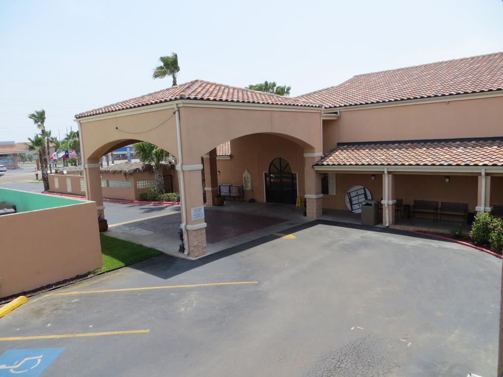 Super 8 By Wyndham South Padre Island Hotel Exterior photo